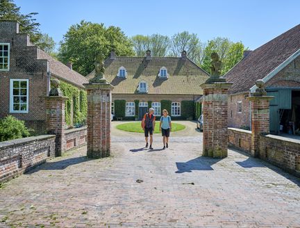 Kleiner historischer Gutshof mit gepflegter Innenanlage